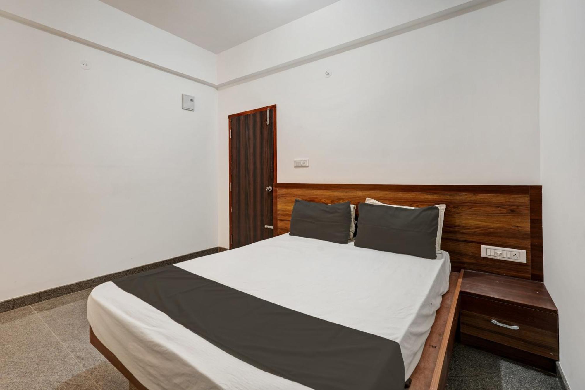 Oyo Hotel Bungalow Inn Lodging & Boarding Бенґалуру Екстер'єр фото