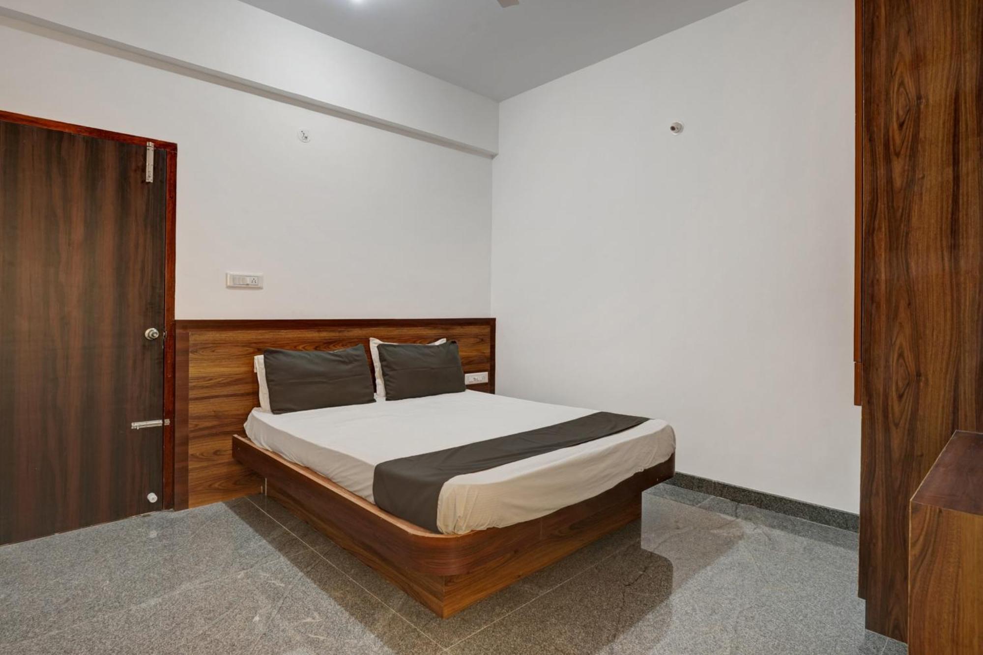 Oyo Hotel Bungalow Inn Lodging & Boarding Бенґалуру Екстер'єр фото
