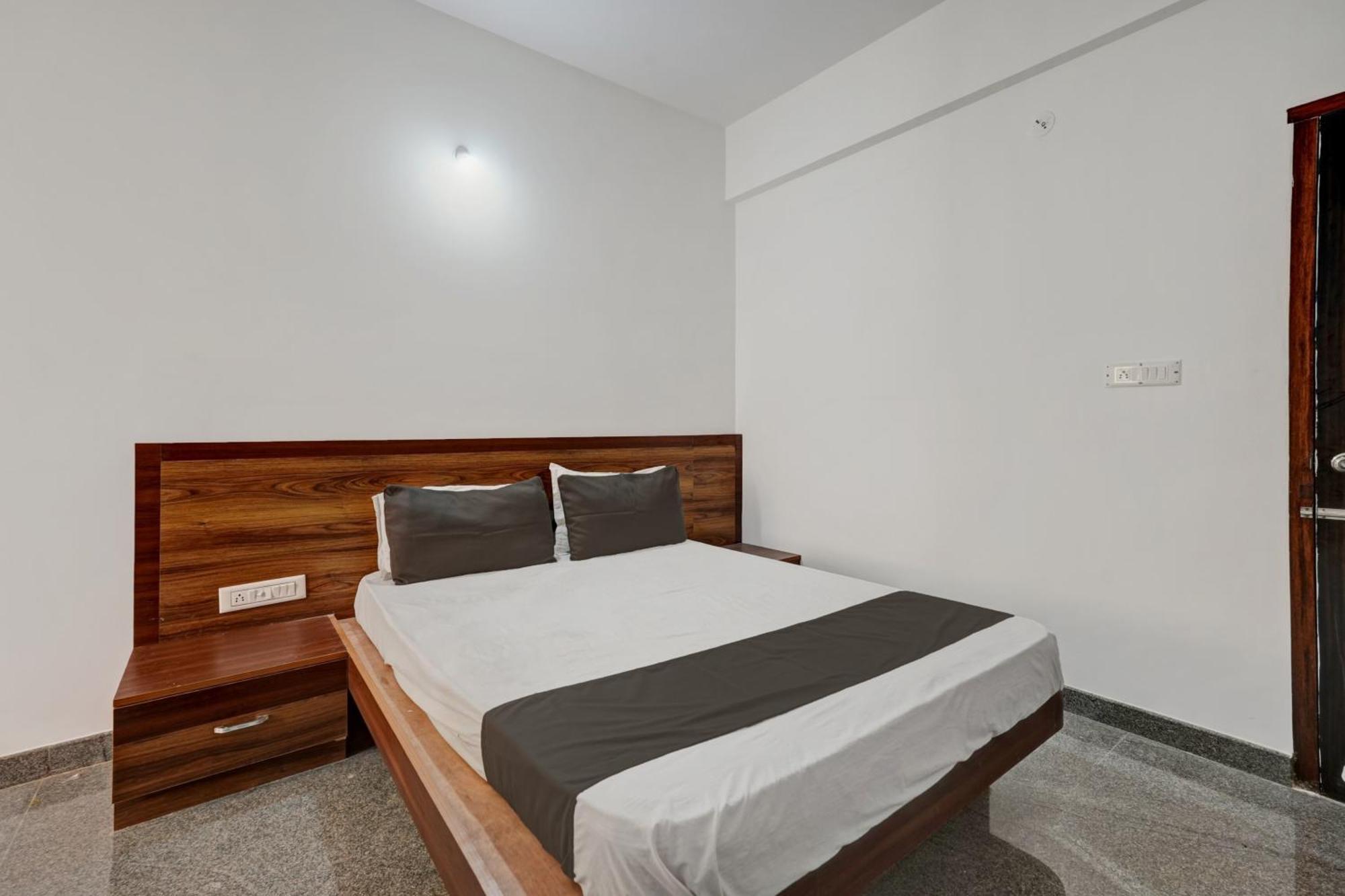 Oyo Hotel Bungalow Inn Lodging & Boarding Бенґалуру Екстер'єр фото